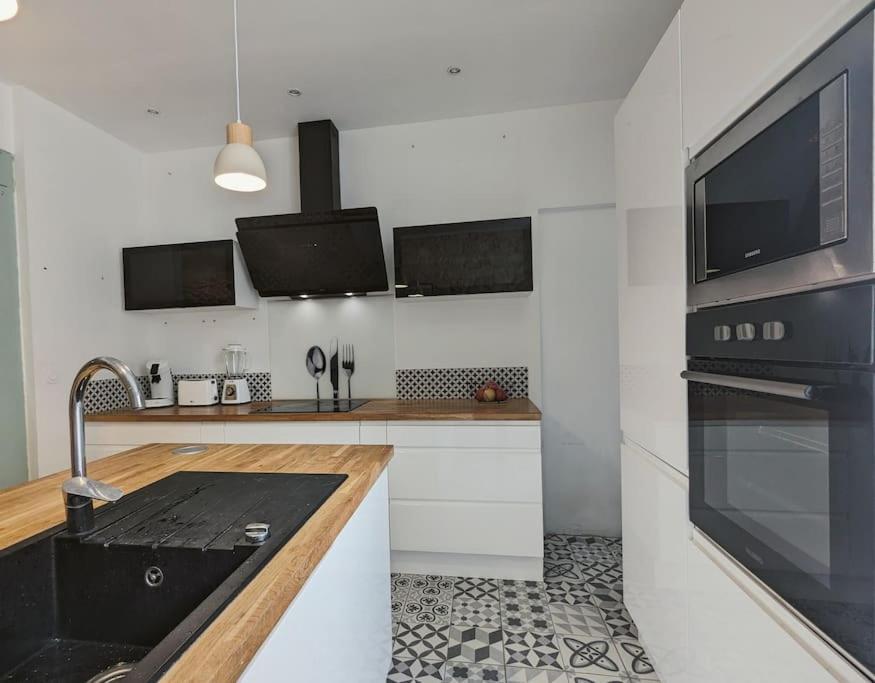 Holiday home A 5mn De La Reserve Africaine, Charmante Maison De Village Avec Patio *
